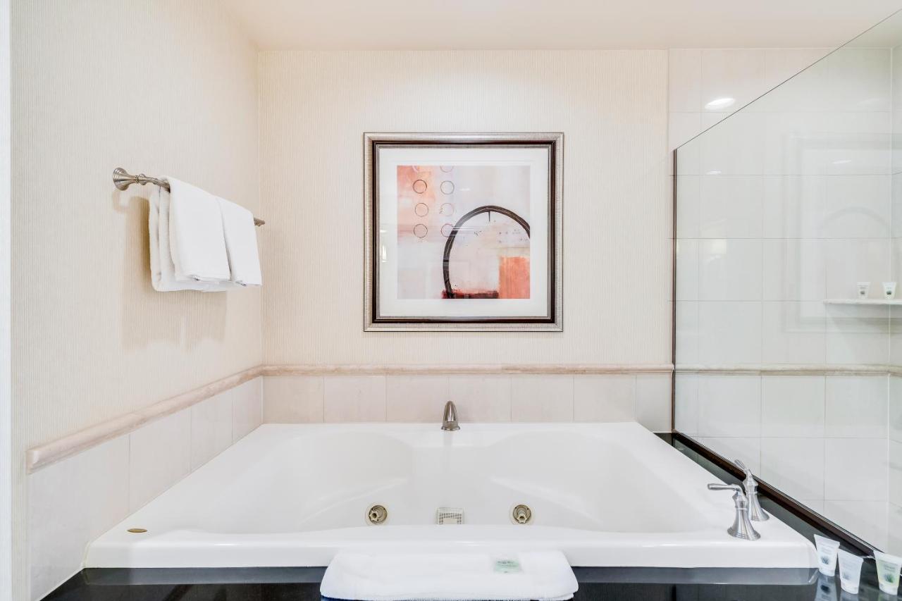 One-Bedroom Balcony Suite - Mountain View at Jet Luxury Resorts @ The Signature Condo Hotel
