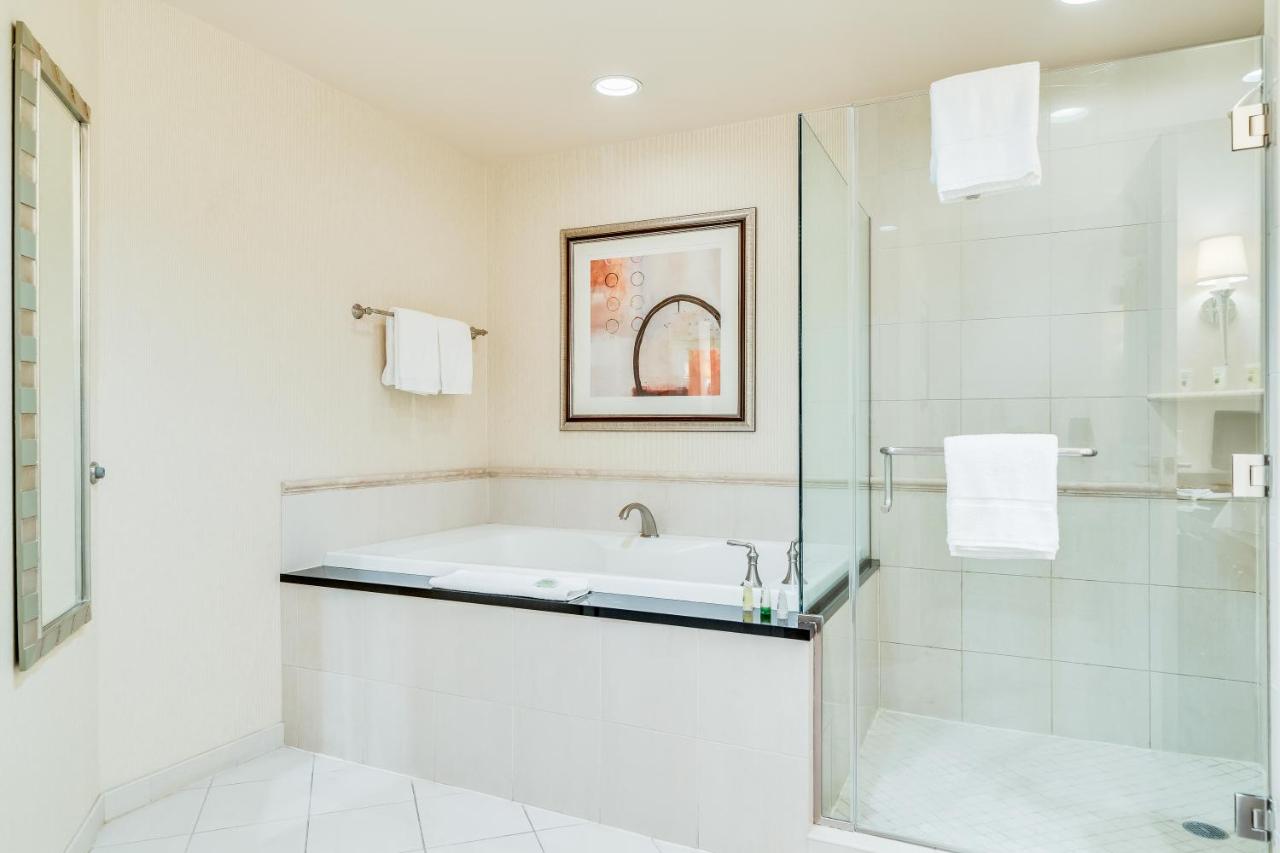 Deluxe Studio at Jet Luxury Resorts @ The Signature Condo Hotel