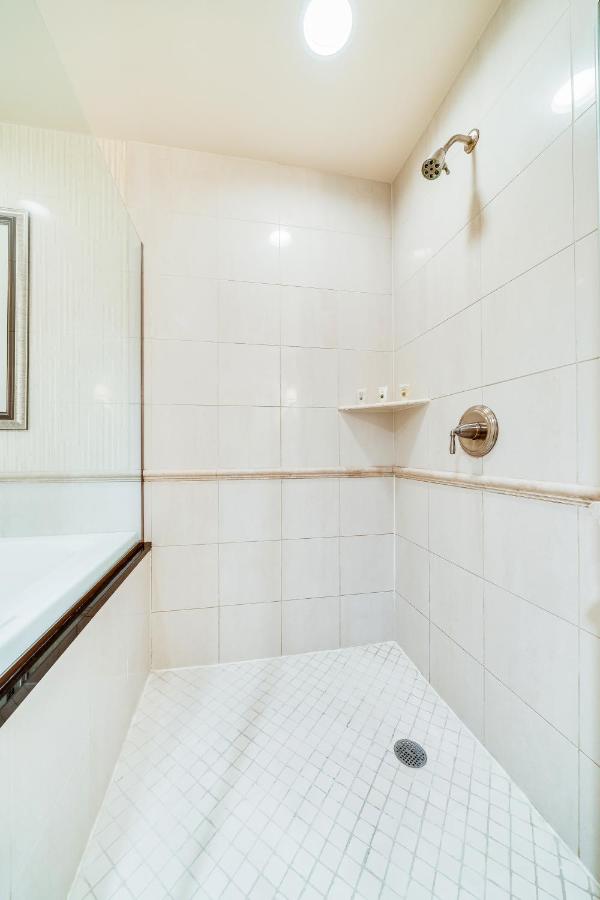 Deluxe Studio at Jet Luxury Resorts @ The Signature Condo Hotel