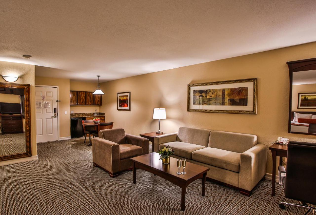 Executive Smoking Suite at Tuscany Suites & Casino