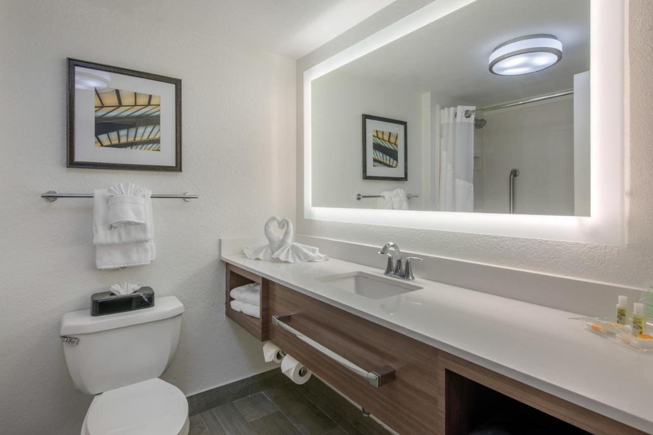 King Suite at Holiday Inn Melbourne-Viera Conference Ctr by IHG