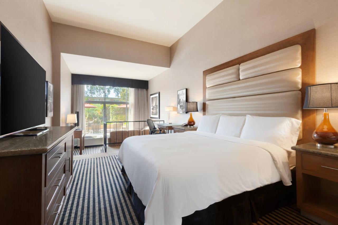 King Room with Garden View at USC Hotel