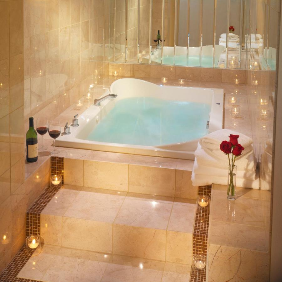 Deluxe King Room with Whirlpool at The Madison Concourse Hotel and Governor's Club