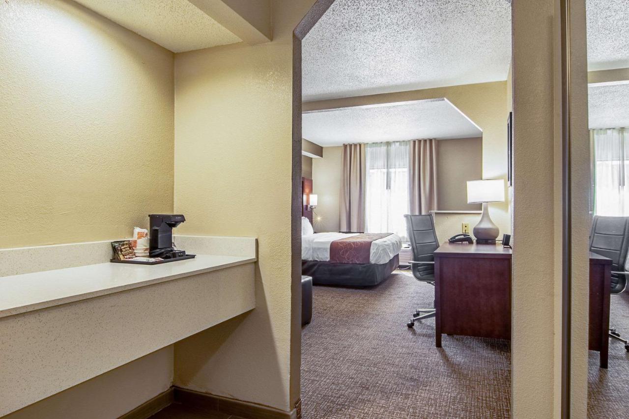 King Suite - Non-Smoking at Comfort Suites Knoxville Airport