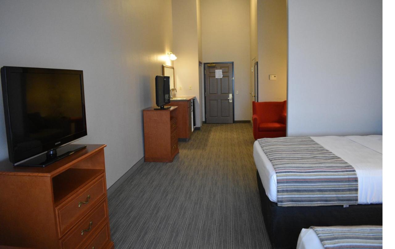 Queen Studio with Sofa Bed - Non-Smoking at Diamond Jo Casino & Hotel