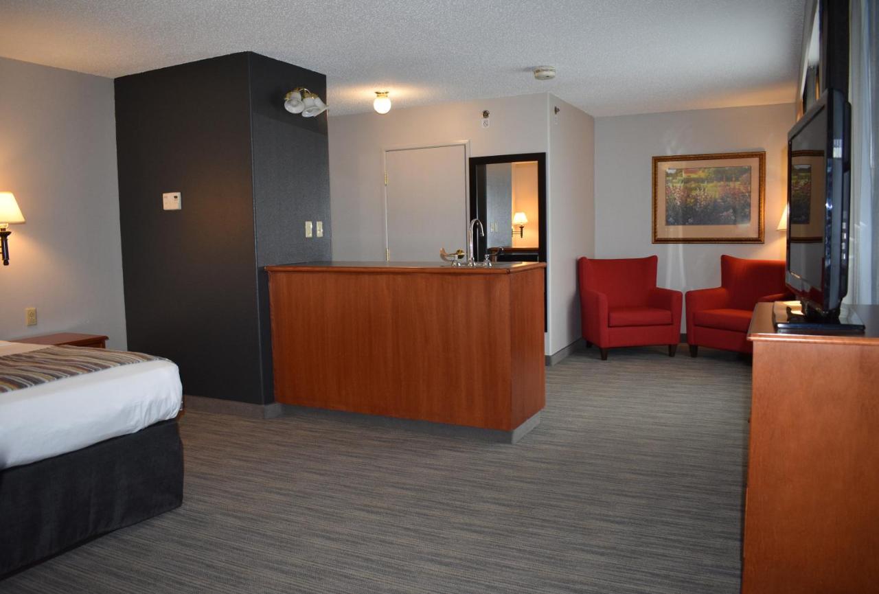 Studio Suite - Disability Access/Non-Smoking at Diamond Jo Casino & Hotel