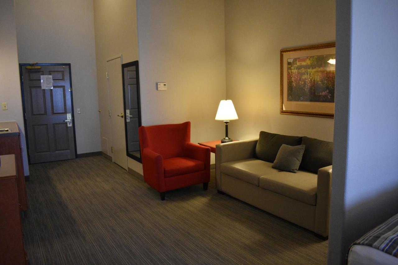 Queen Studio with Sofa Bed - Non-Smoking at Diamond Jo Casino & Hotel