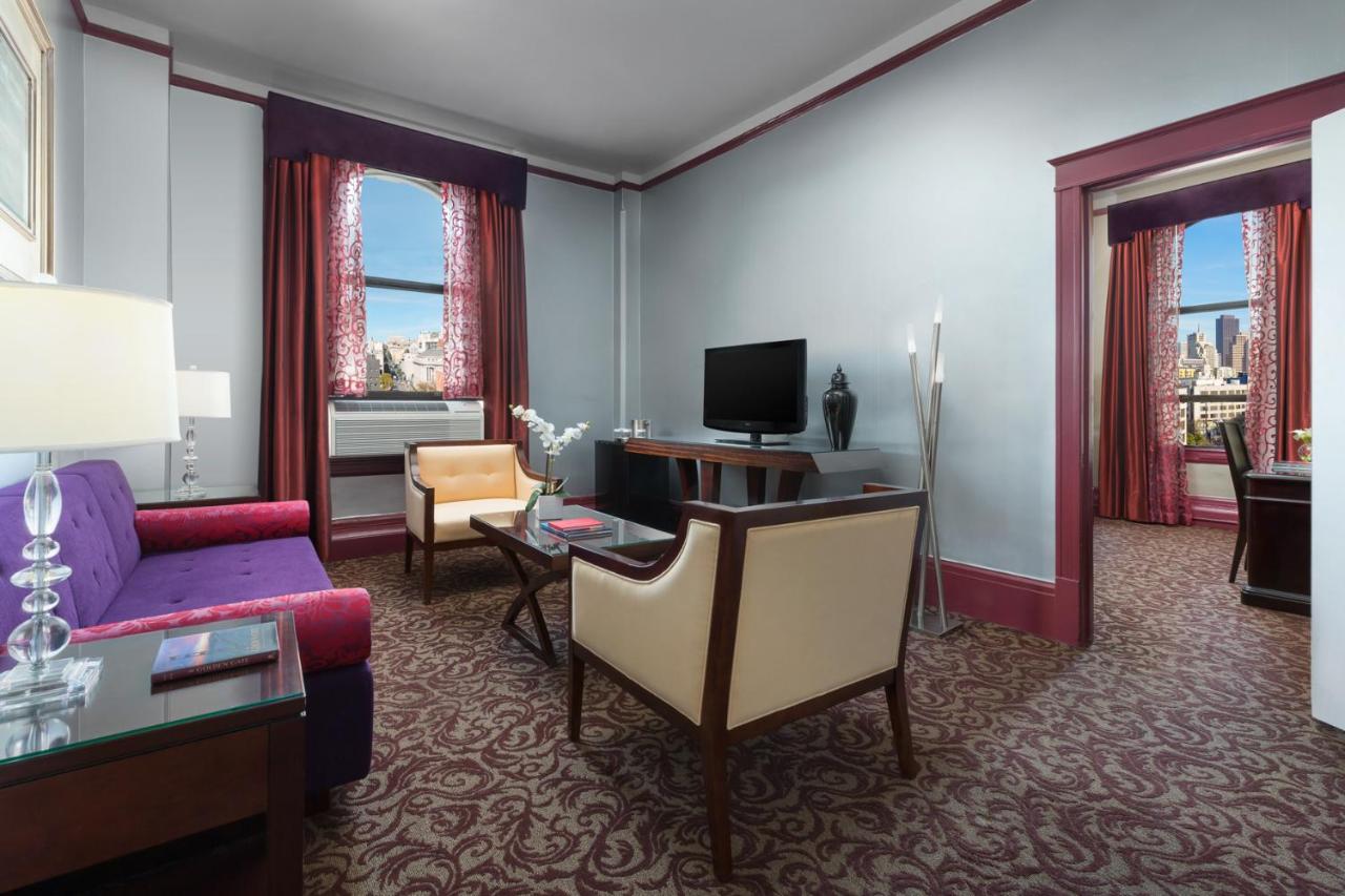 King Suite with City View at Hotel Whitcomb