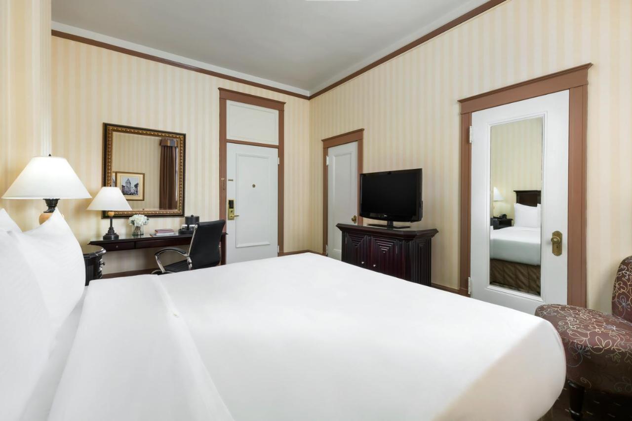 Standard King Room at Hotel Whitcomb