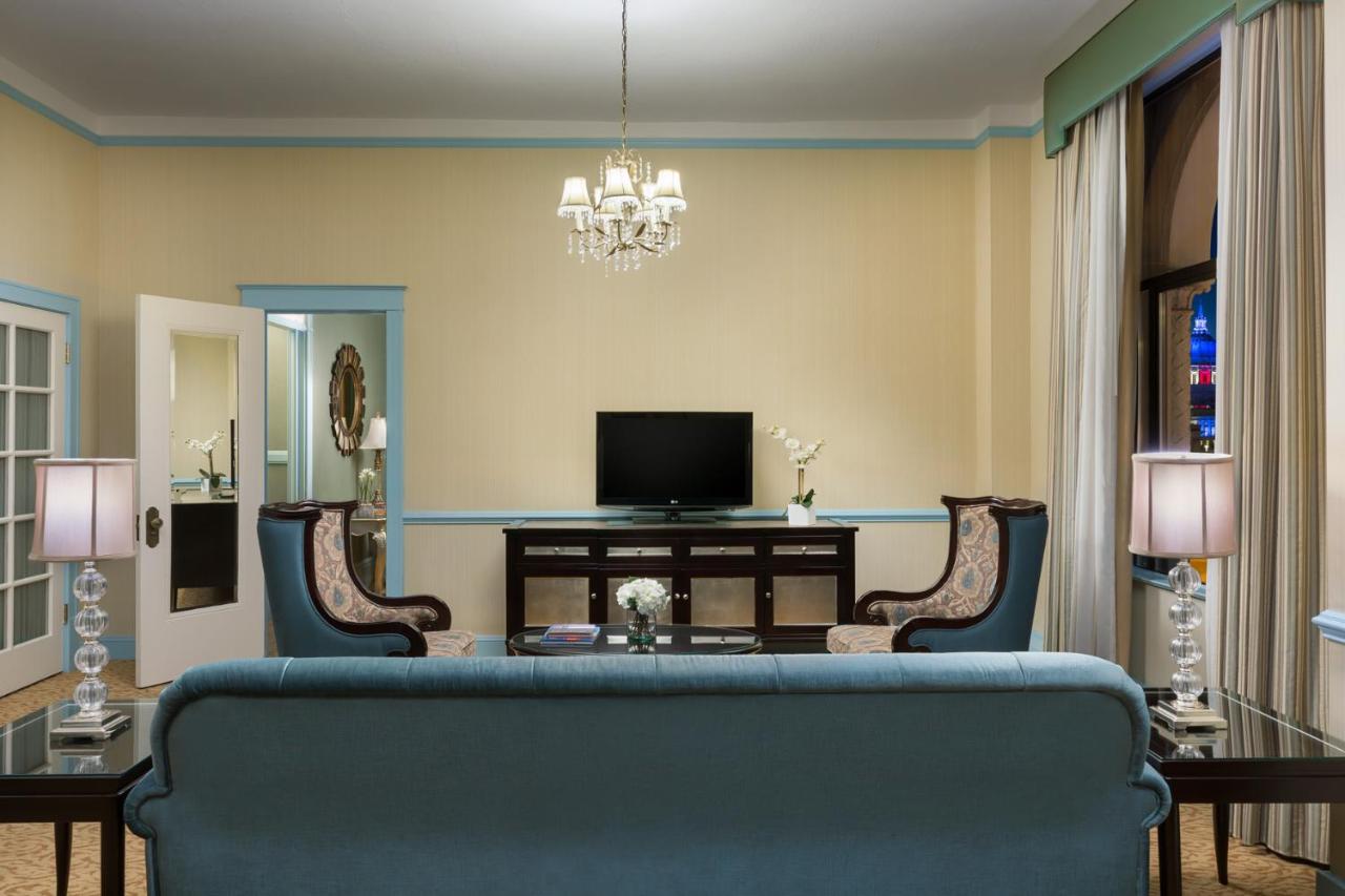 King Suite with City View at Hotel Whitcomb