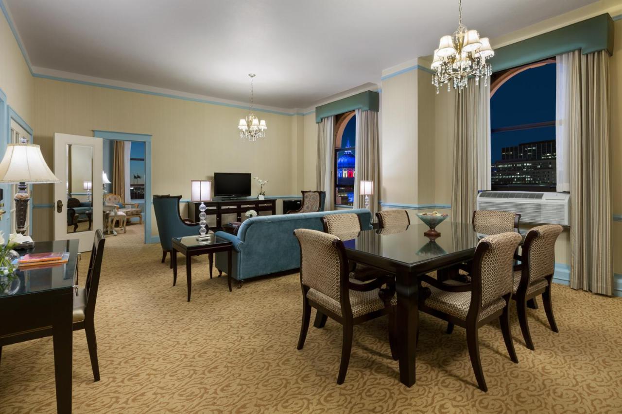 King Suite with City View at Hotel Whitcomb