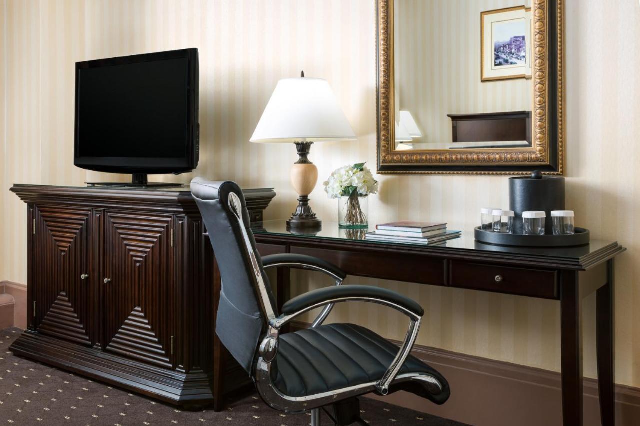 Standard King Room at Hotel Whitcomb