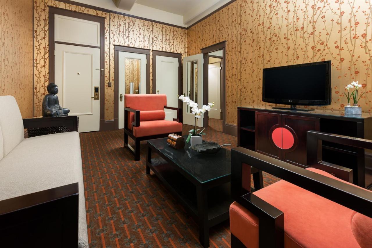 King Suite with City View at Hotel Whitcomb