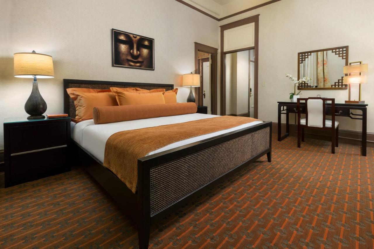 King Suite with City View at Hotel Whitcomb