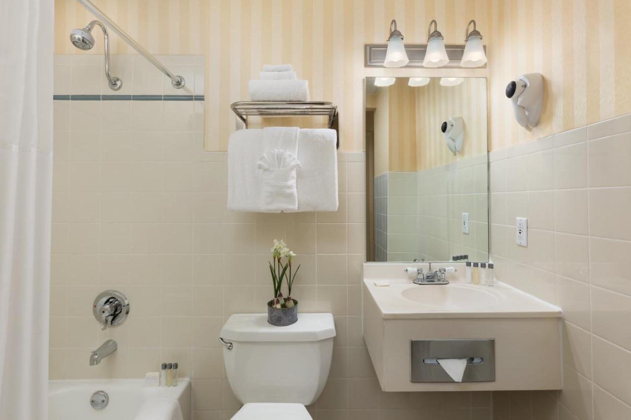 Standard Queen Room at Hotel Whitcomb