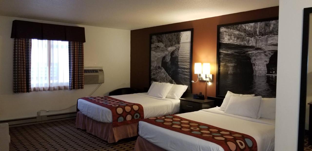 Queen Suite - Non-Smoking at Super 8 by Wyndham Ashland