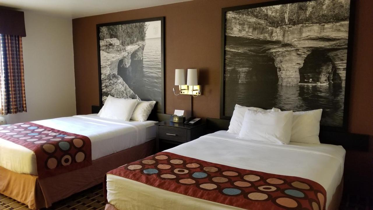 Queen Room with Two Queen Beds - Non-Smoking at Super 8 by Wyndham Ashland