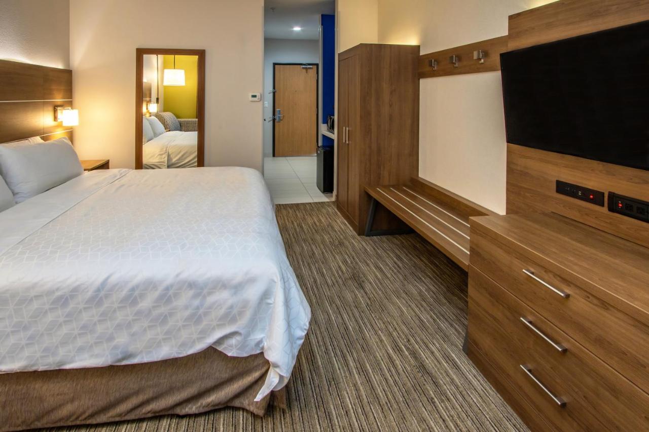 Queen Room with One Queen Bed and Hearing Accessible Roll In Shower - Non-Smoking at Holiday Inn Express Hotel & Suites Roseville-Galleria Area by IHG