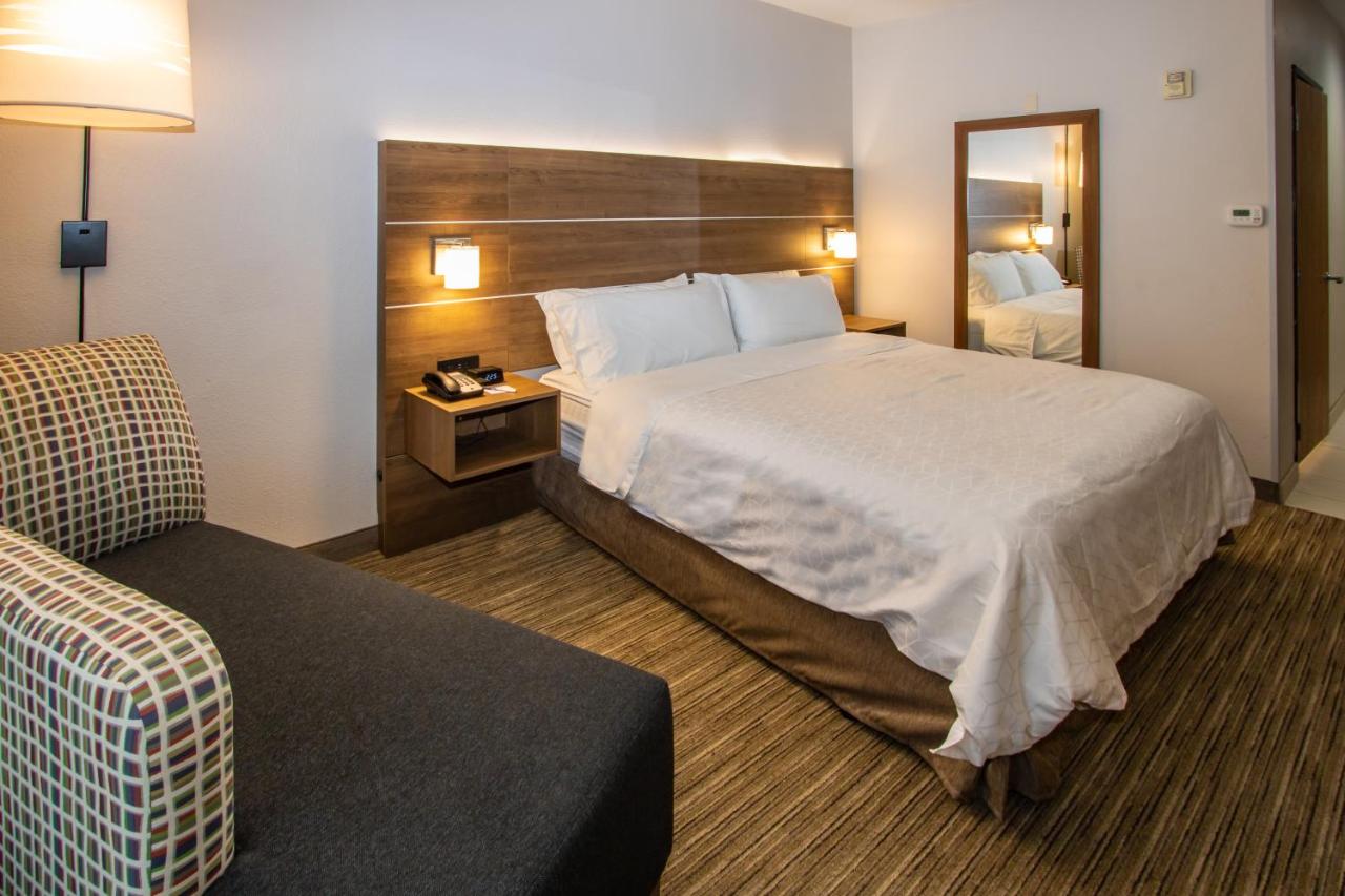 Queen Room with One Queen Bed and Hearing Accessible Roll In Shower - Non-Smoking at Holiday Inn Express Hotel & Suites Roseville-Galleria Area by IHG