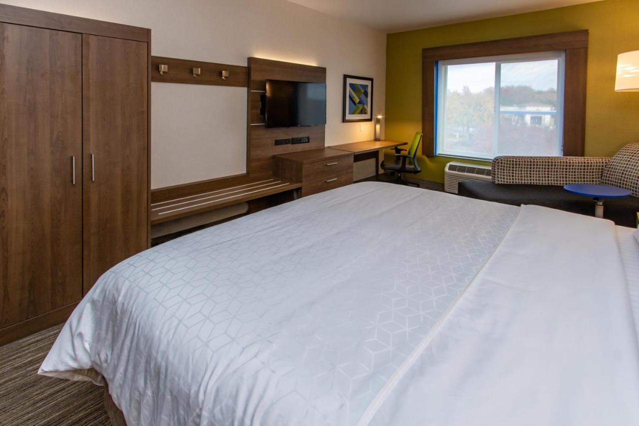 Standard  Room at Holiday Inn Express Hotel & Suites Roseville-Galleria Area by IHG