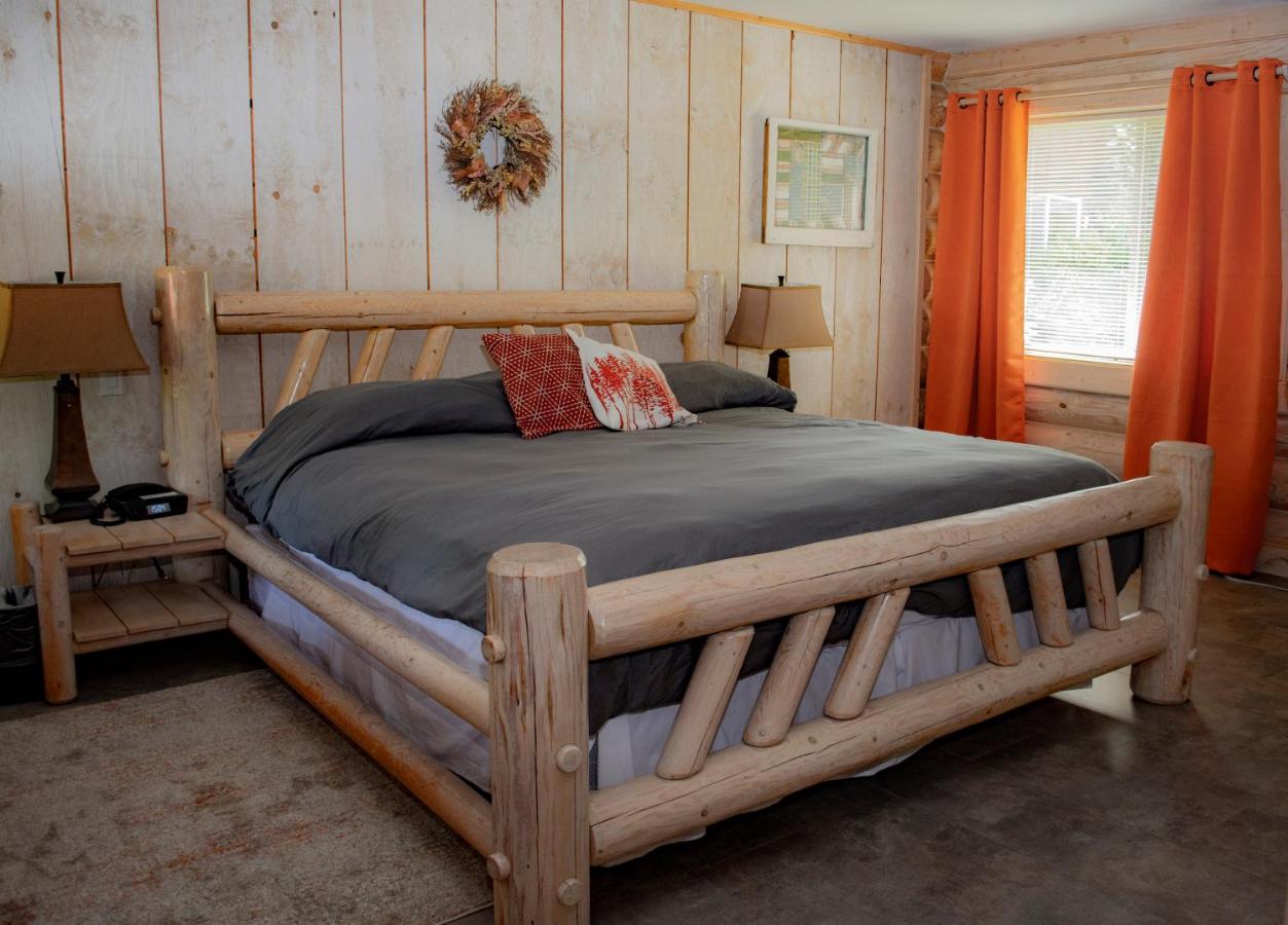 King Room at Bonners Ferry Log Inn