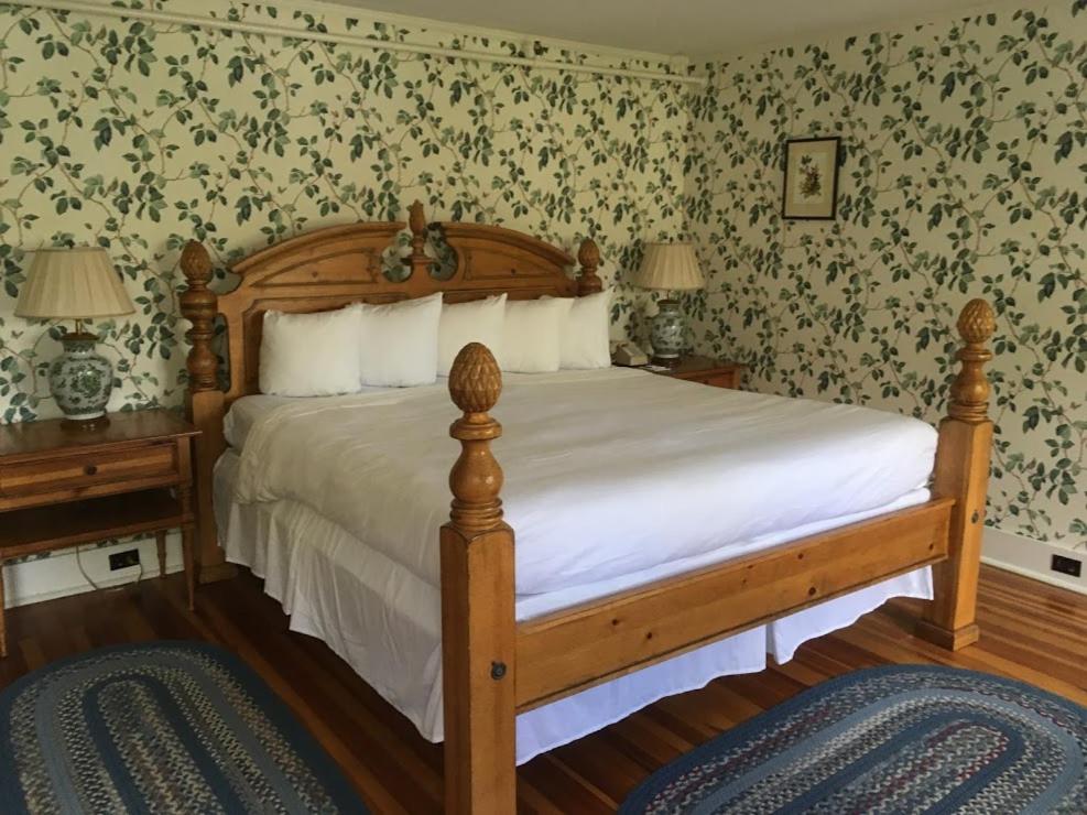 Asticou Inn