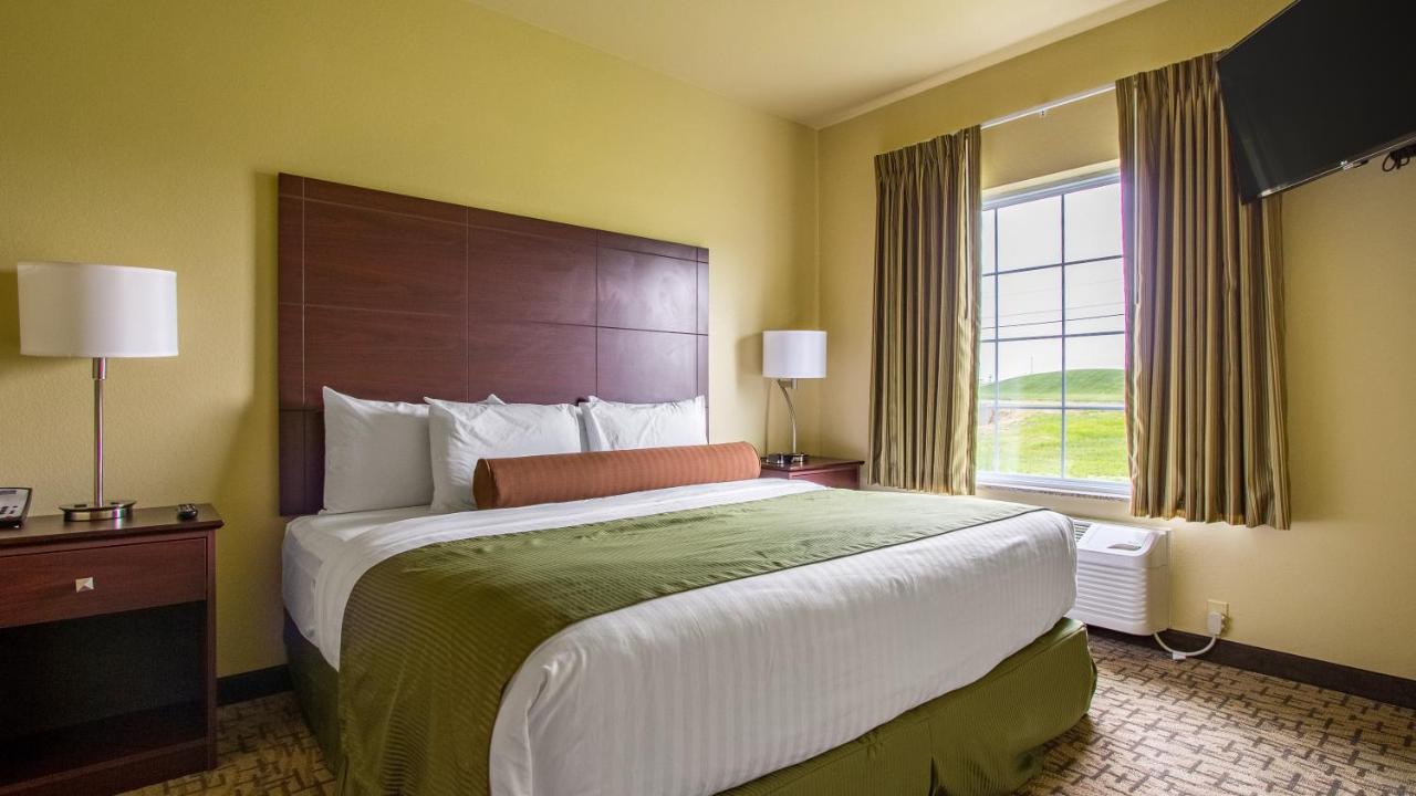 Family Room - Disability Access at Cobblestone Inn & Suites - Durand