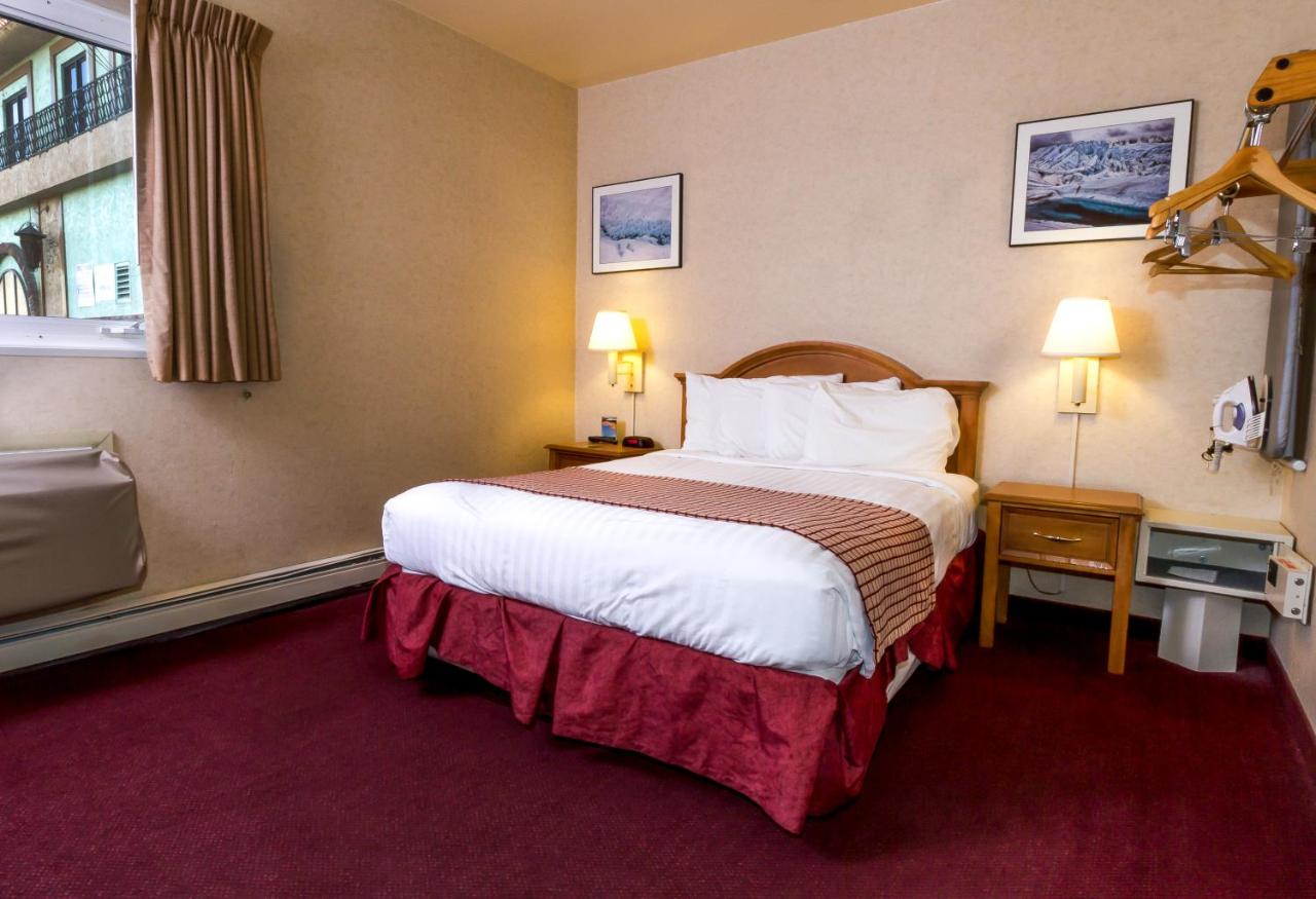 Queen Room - Disability Access at GuestHouse Anchorage
