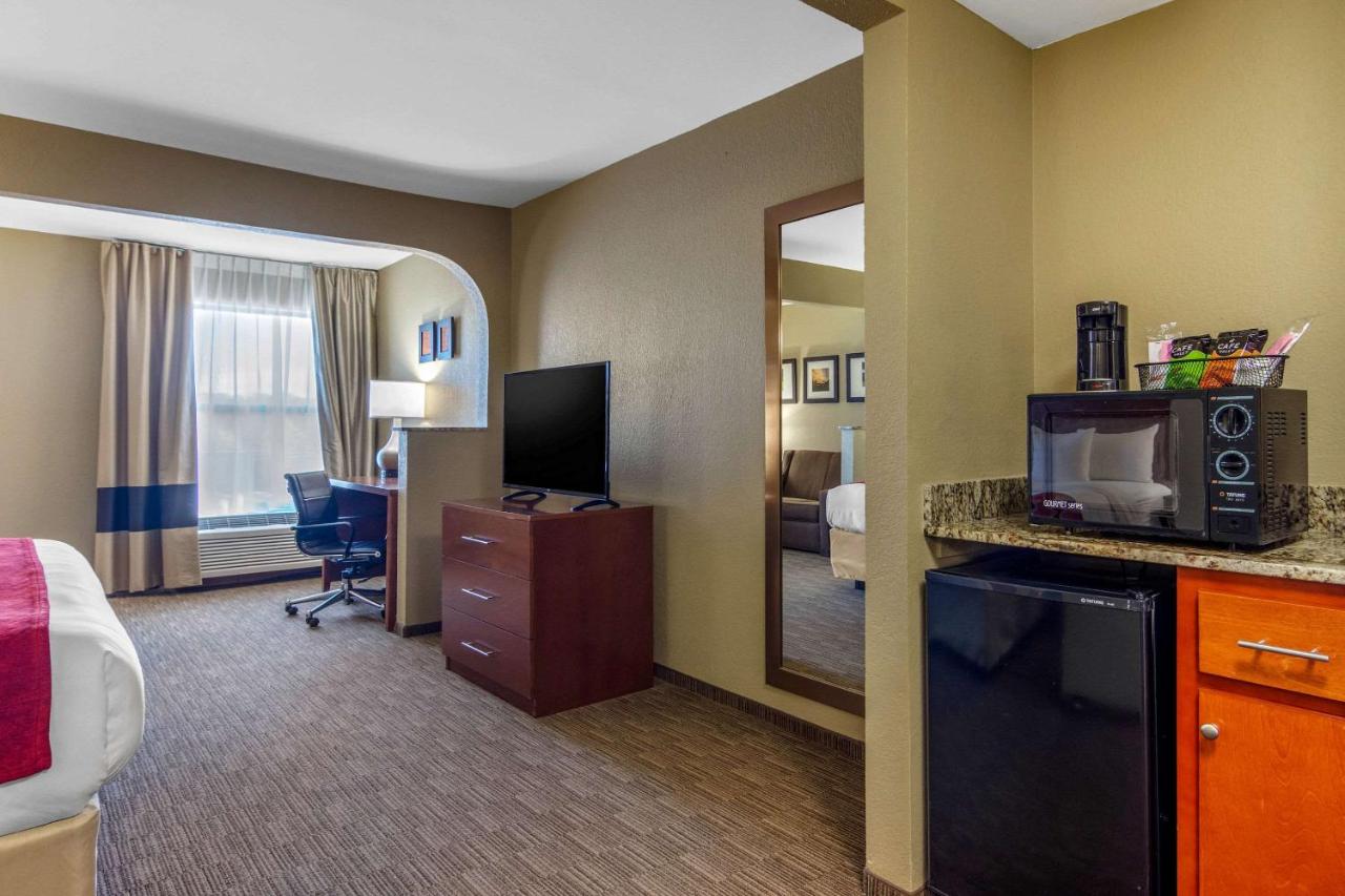 King Suite - Non-Smoking at Comfort Inn & Suites LaGrange East