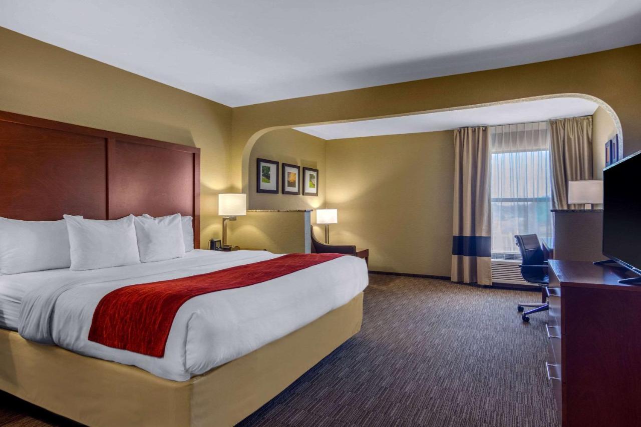 King Suite - Non-Smoking at Comfort Inn & Suites LaGrange East