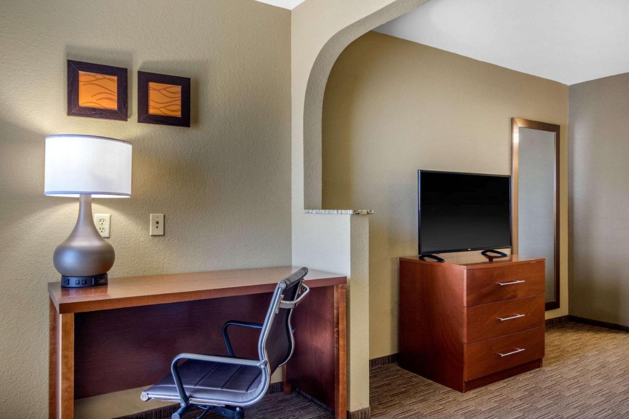 King Suite - Non-Smoking at Comfort Inn & Suites LaGrange East