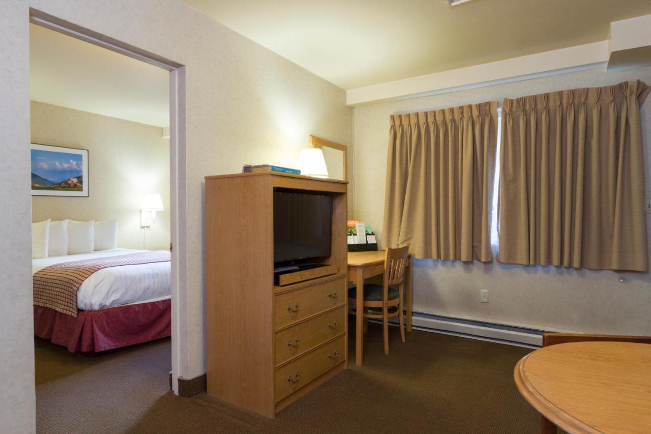 Queen Suite at GuestHouse Anchorage