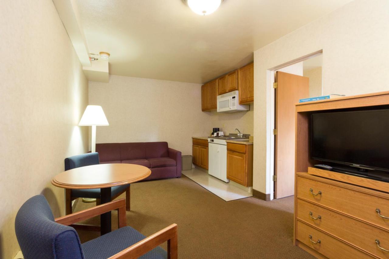 Queen Suite at GuestHouse Anchorage