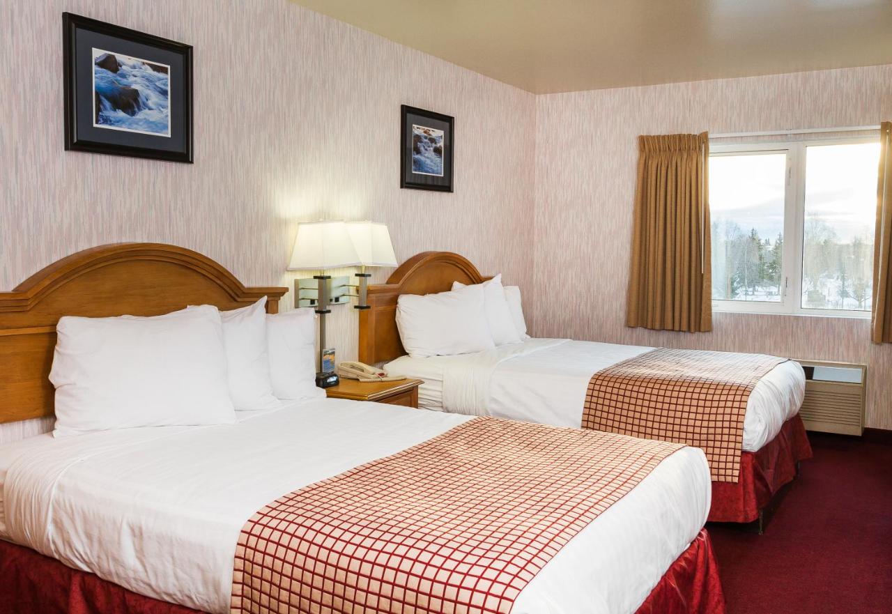 Superior Queen Room with Two Queen Beds at GuestHouse Anchorage