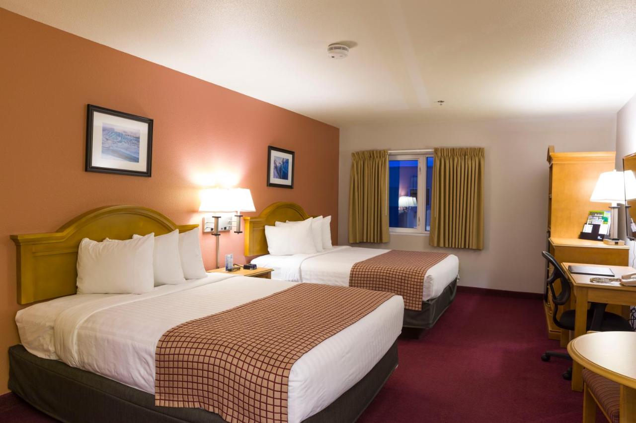 Standard Queen Room with Two Queen Beds at GuestHouse Anchorage