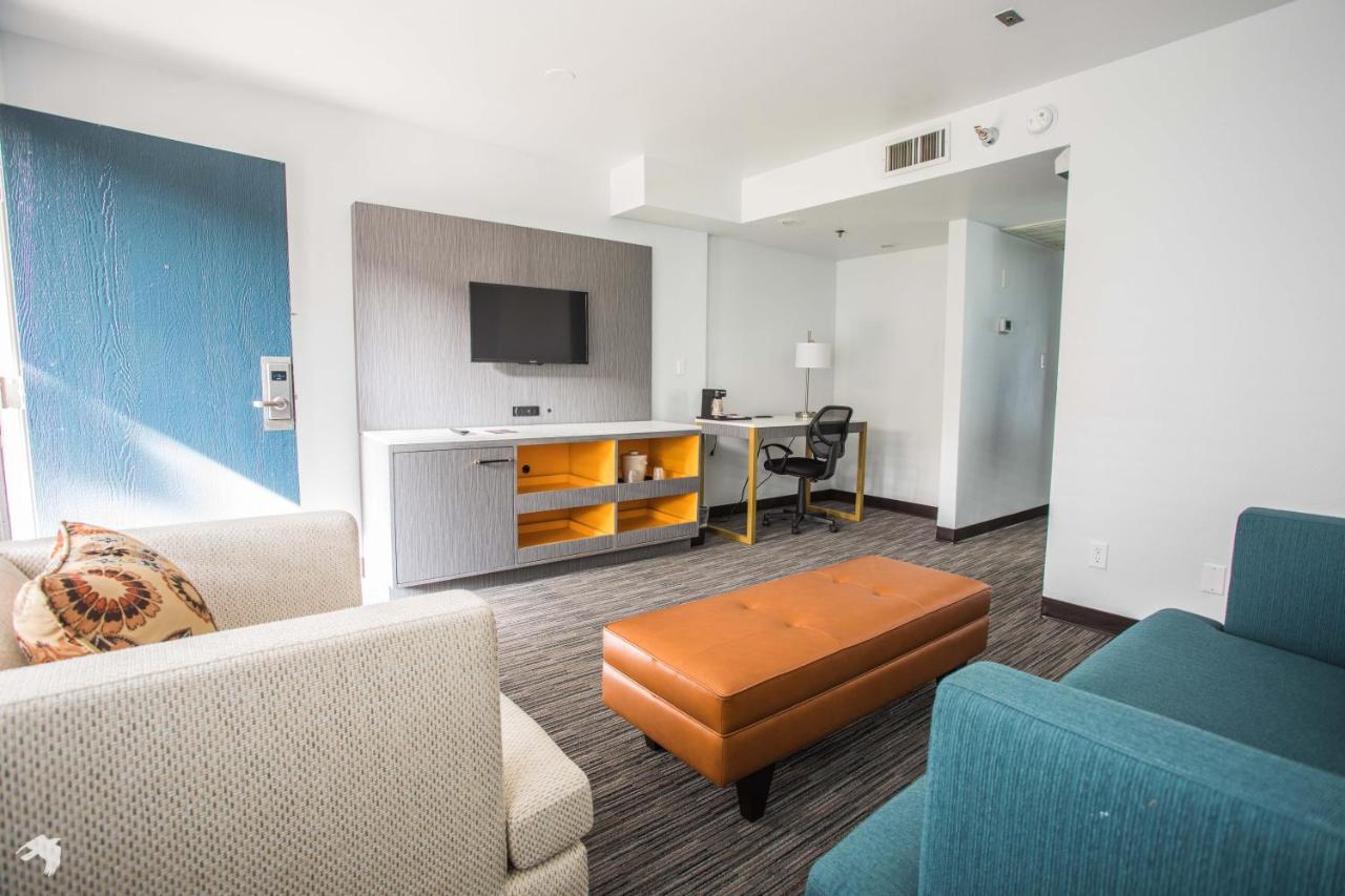 Standard King Suite at Vanllee Hotel and Suites