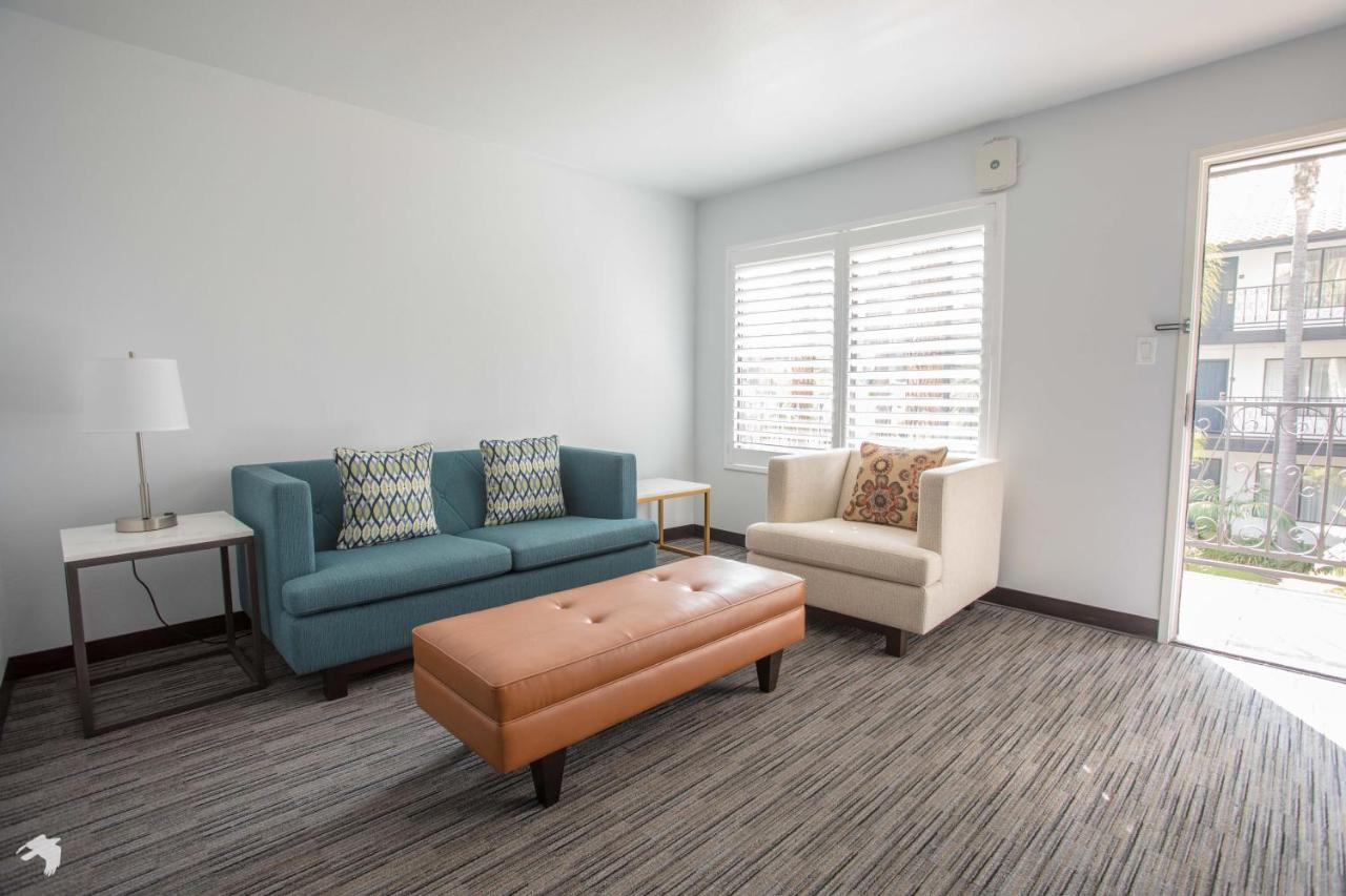 Standard King Suite at Vanllee Hotel and Suites