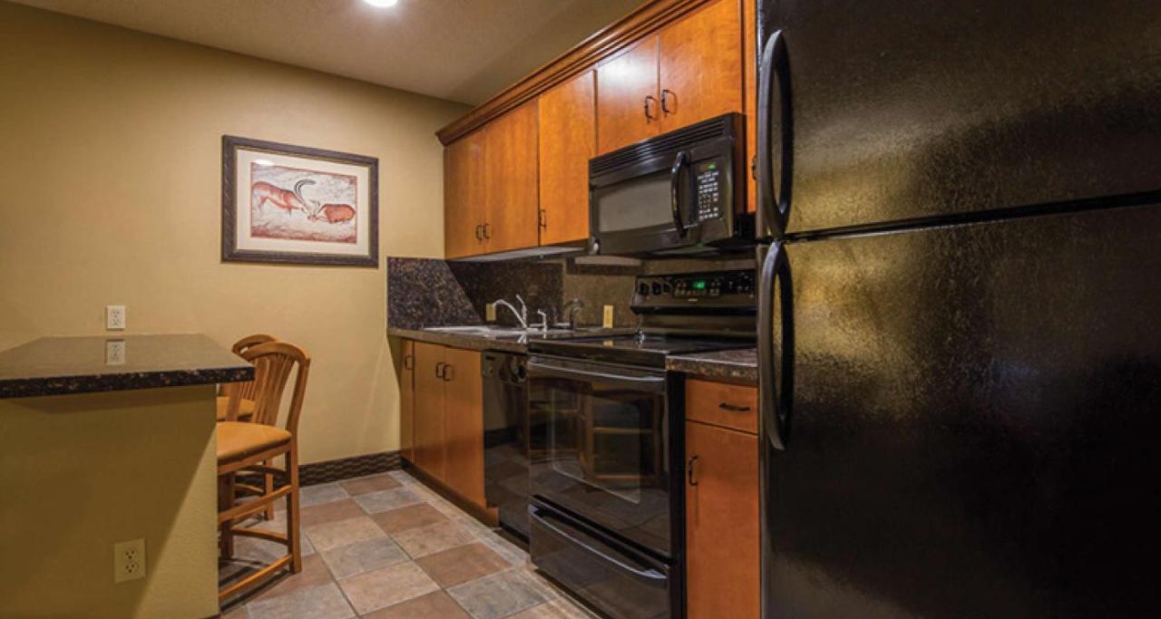 One-Bedroom King Suite at Best Western Plus Deer Park Hotel & Suites
