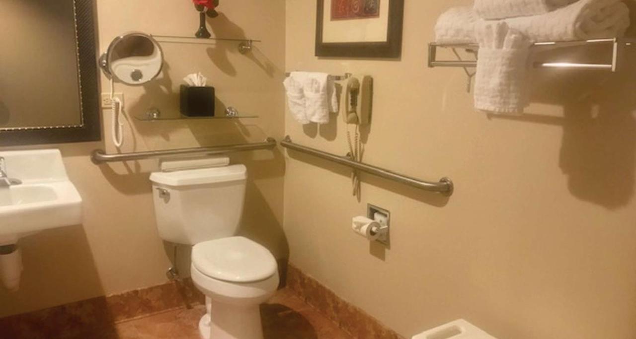 King Room with Bathtub - Disability Access/Non-Smoking at Best Western Plus Deer Park Hotel & Suites