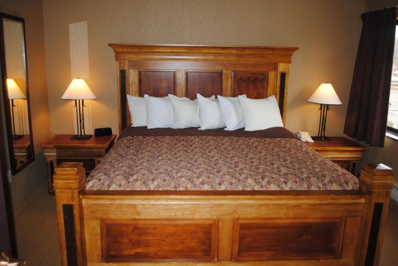 Three-Bedroom Apartment at Wisconsin Dells Area Condominiums