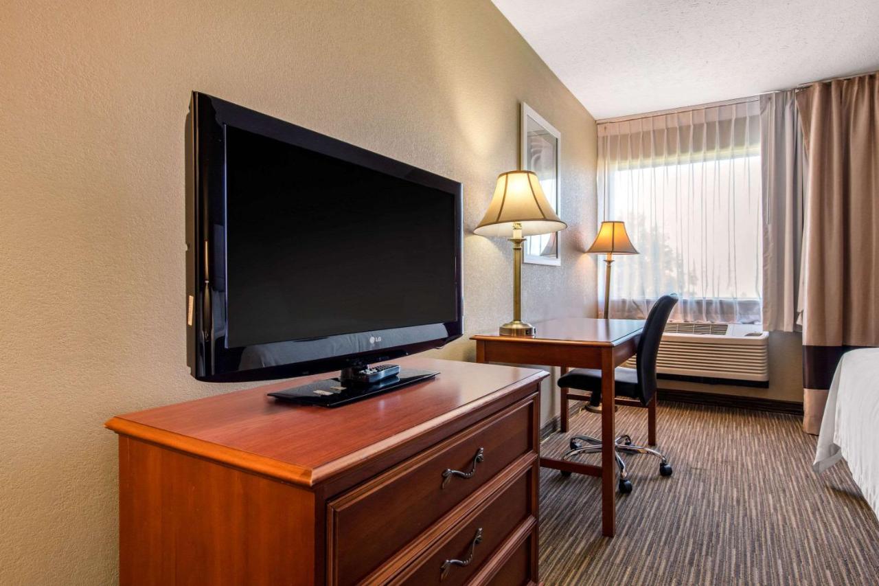 Queen Room with Two Queen Beds - Non-Smoking at Quality Inn & Suites New Castle