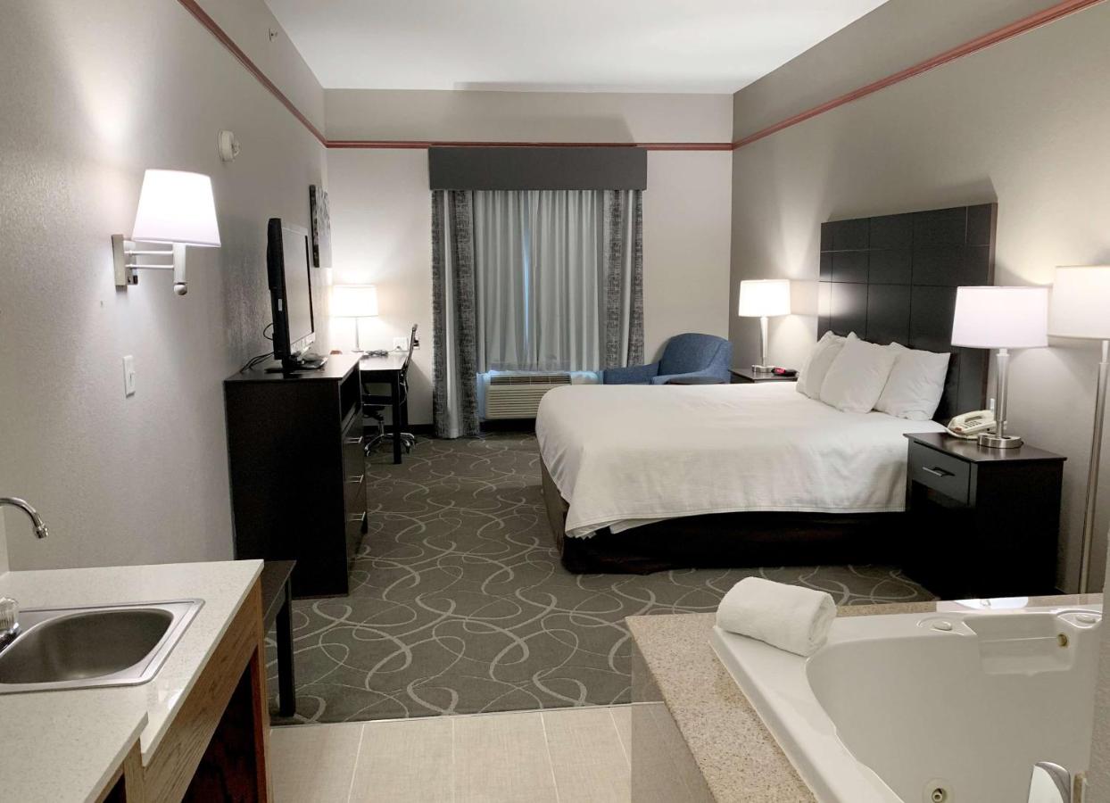 King Room with Spa Bath - Disability Access/Non-Smoking at Best Western Limestone Inn & Suites