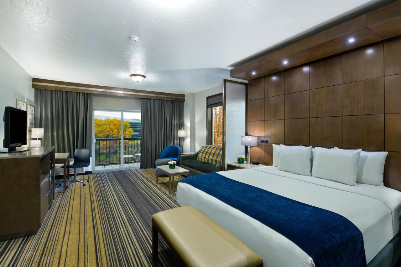 River View Executive King Suite at Oxford Suites Downtown Spokane