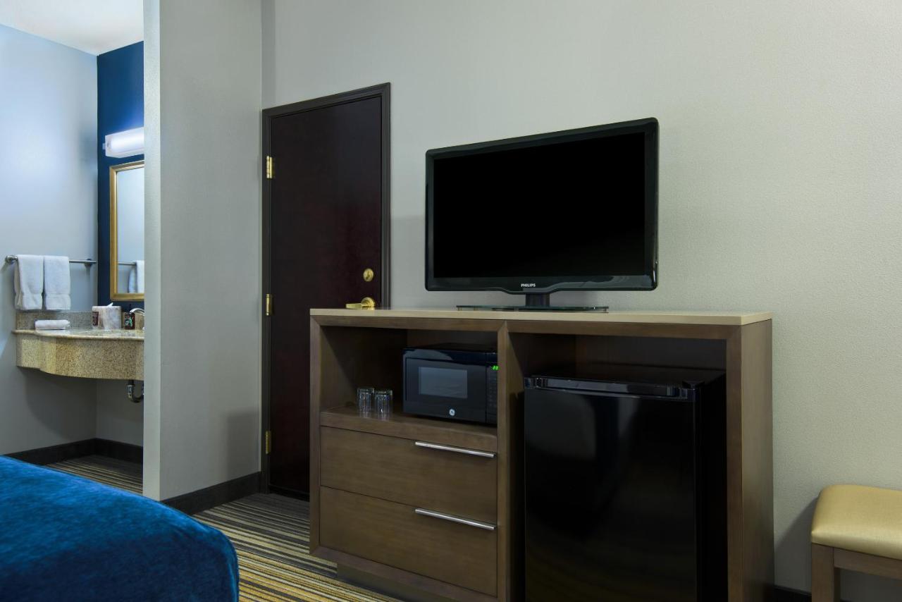 King Suite at Oxford Suites Downtown Spokane