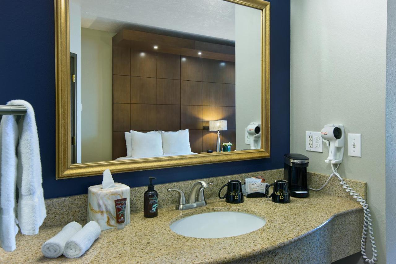 2 Queen Suite at Oxford Suites Downtown Spokane