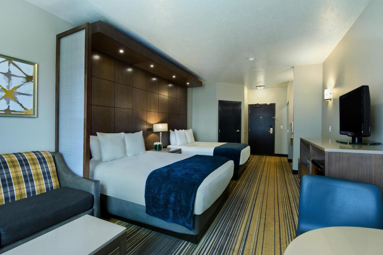 2 Queen Suite at Oxford Suites Downtown Spokane