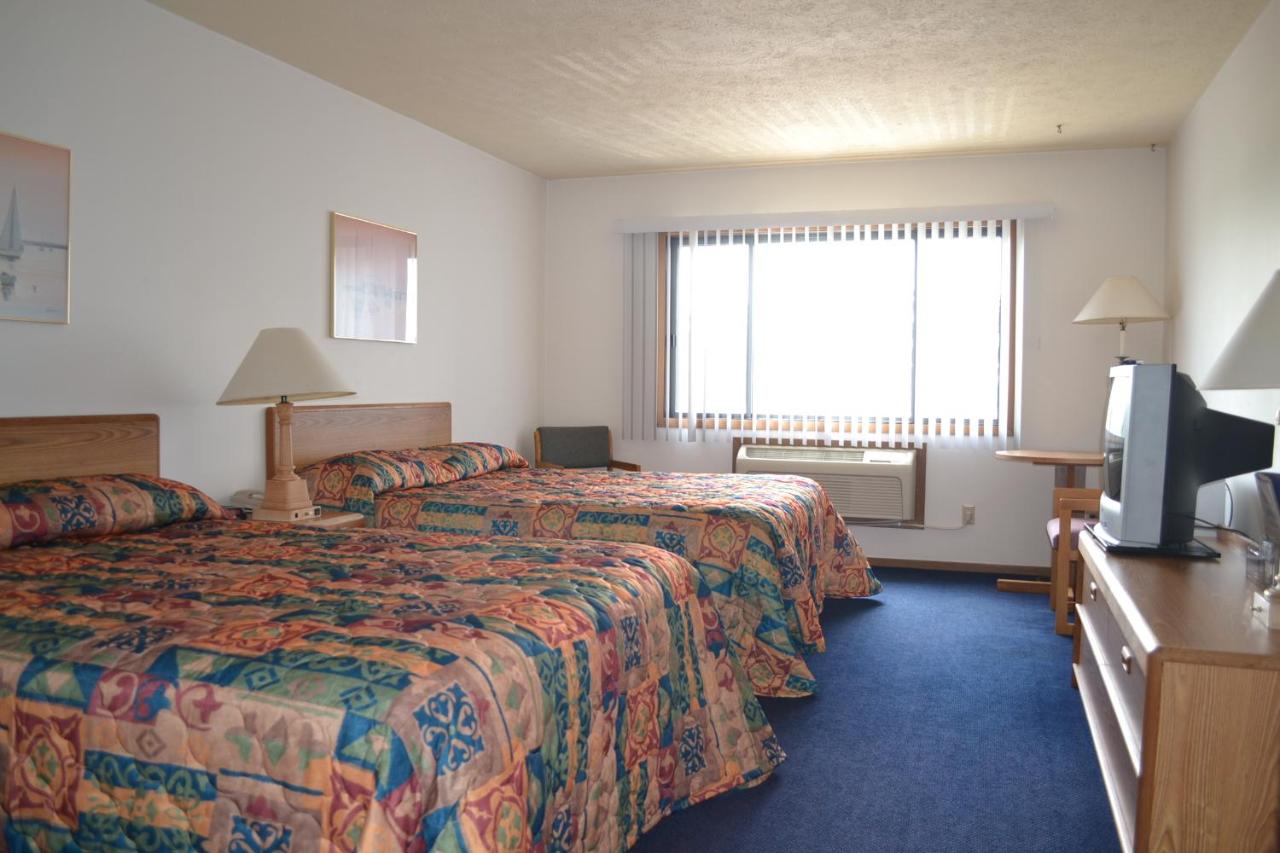 Queen Room with Two Queen Beds at Sky Lodge Inn & Suites