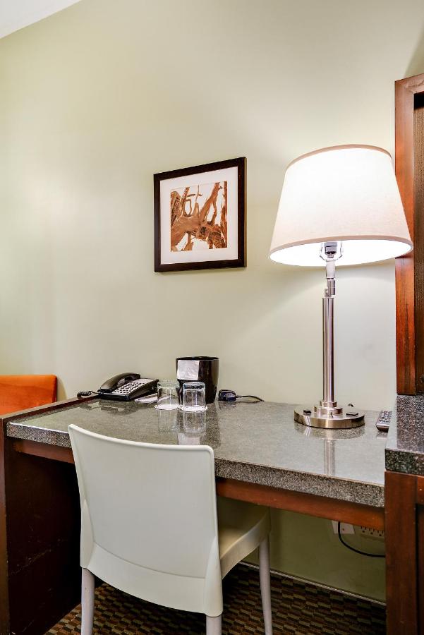 Deluxe Double Queen Room at Scottsdale Parkview Hotel