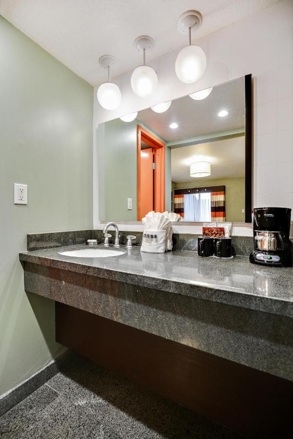 Deluxe Double Queen Room at Scottsdale Parkview Hotel