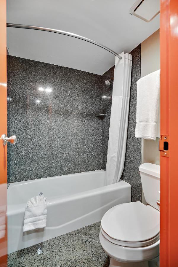 Deluxe Double Queen Room at Scottsdale Parkview Hotel